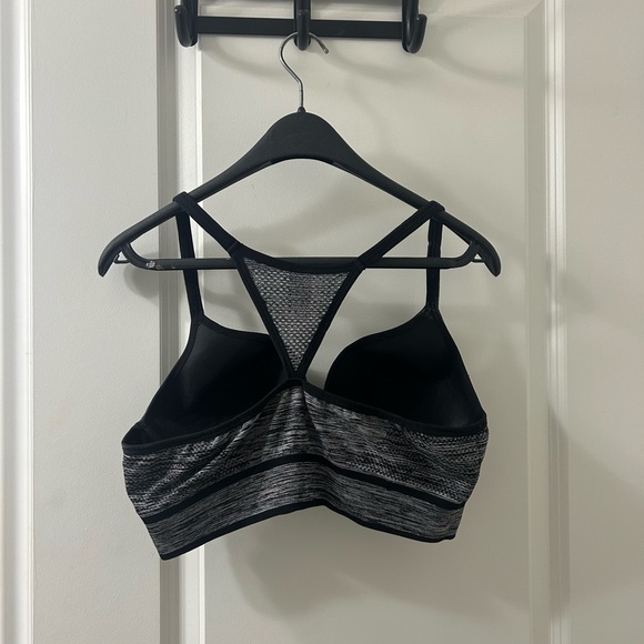 New Balance Women’s Sports Bra Size Large Black/Gray - Picture 2 of 4